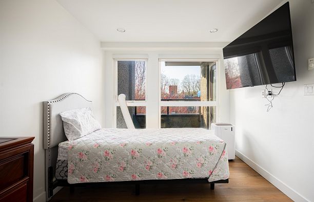 403 2481 Waterloo Street Kitsilano