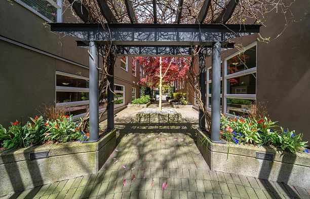 104 2181 W 12th Avenue Kitsilano