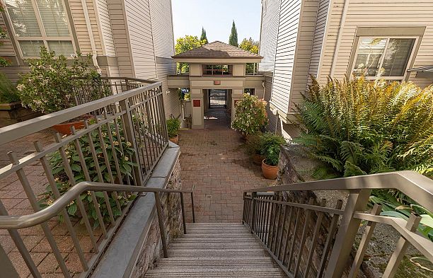 34 2375 W Broadway Kitsilano