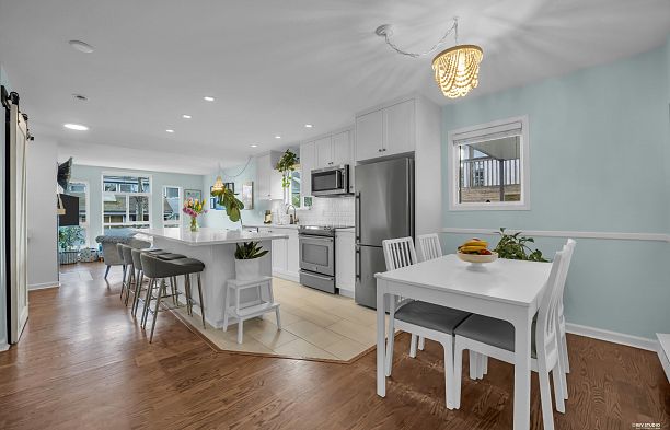 305 2110 Cornwall Avenue Kitsilano