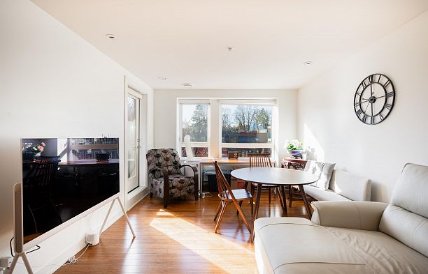 403 2481 Waterloo Street Kitsilano