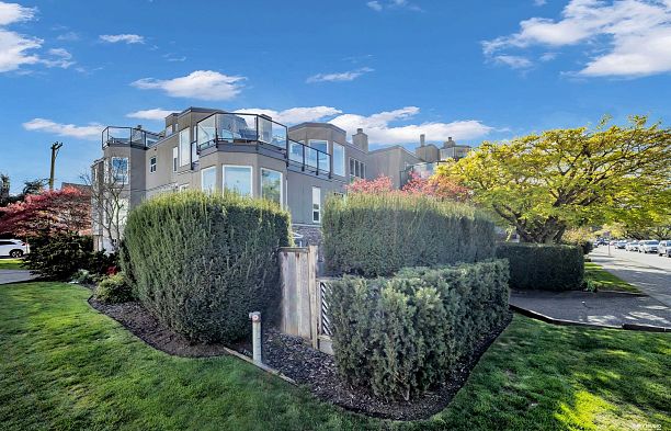 305 2110 Cornwall Avenue Kitsilano