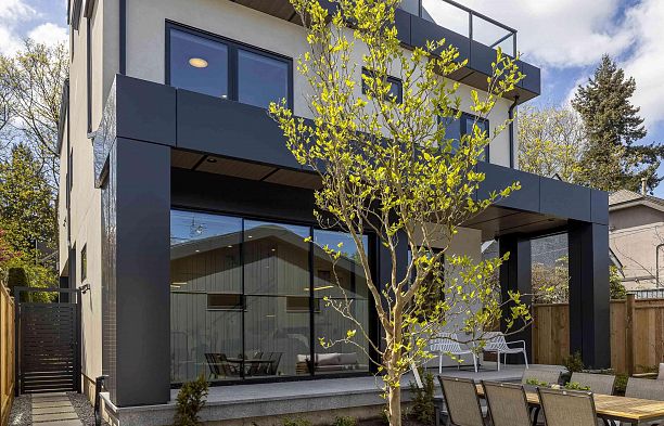 2 3255 13th Avenue Kitsilano