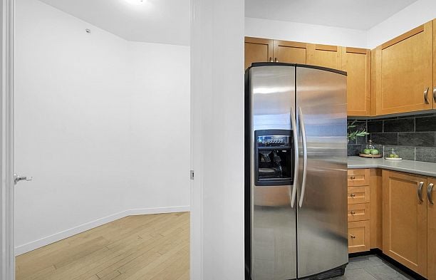 110 2263 Redbud Lane Kitsilano