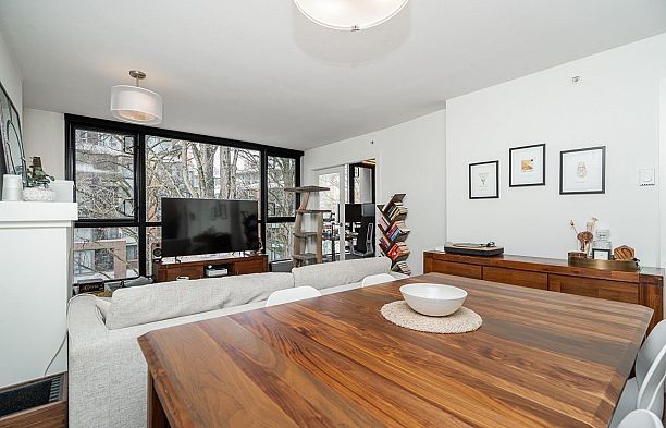 502 2036 W 10th Avenue Kitsilano