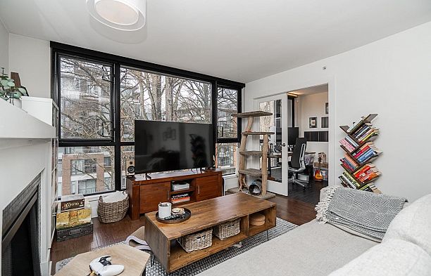 502 2036 W 10th Avenue Kitsilano