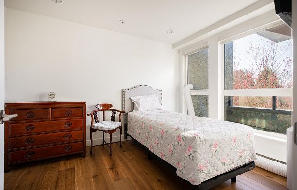 403 2481 Waterloo Street Kitsilano