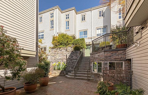 34 2375 W Broadway Kitsilano