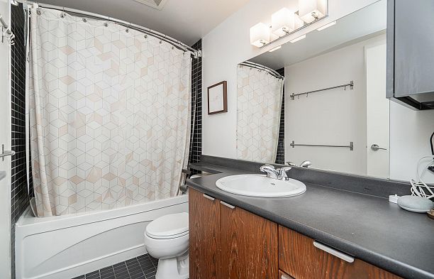 502 2036 W 10th Avenue Kitsilano