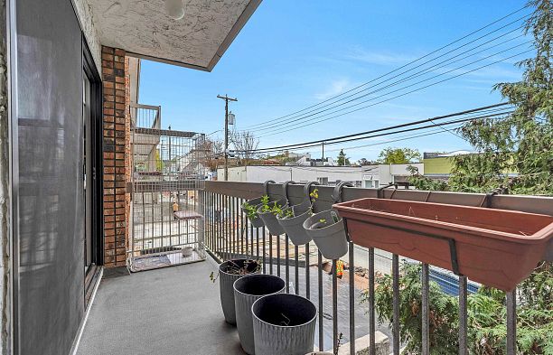 207 2080 Maple Street Kitsilano