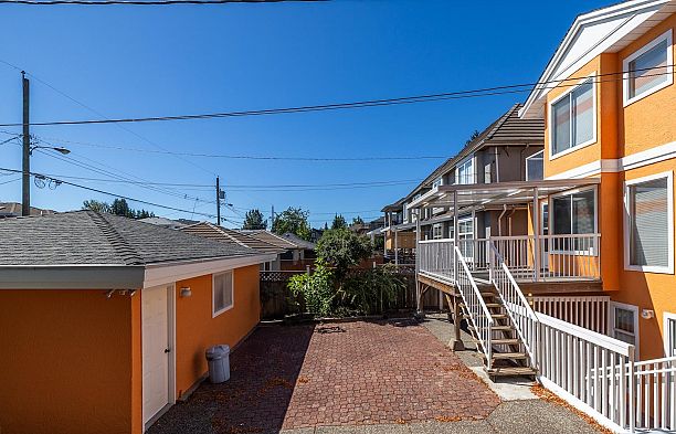 108 W 46th Avenue Oakridge VW