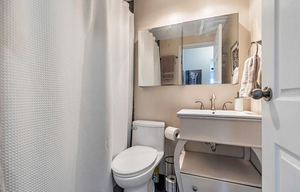 207 2080 Maple Street Kitsilano