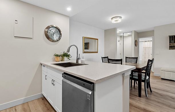 205 2445 W 3rd Avenue Kitsilano