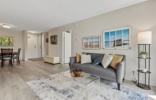 205 2445 W 3rd Avenue Kitsilano