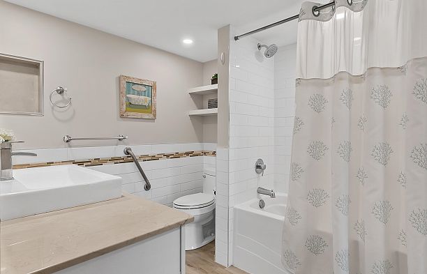 205 2445 W 3rd Avenue Kitsilano