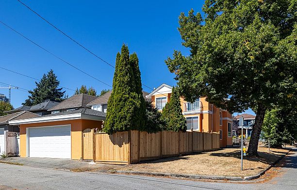 108 W 46th Avenue Oakridge VW