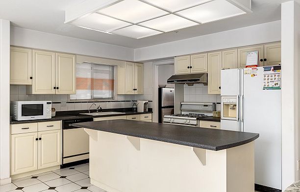 108 W 46th Avenue Oakridge VW
