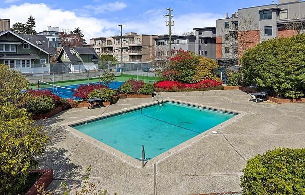 205 2445 W 3rd Avenue Kitsilano