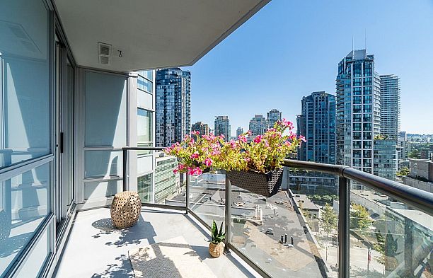 1208 1212 Howe Street Downtown VW