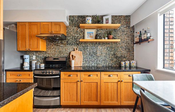 207 2080 Maple Street Kitsilano