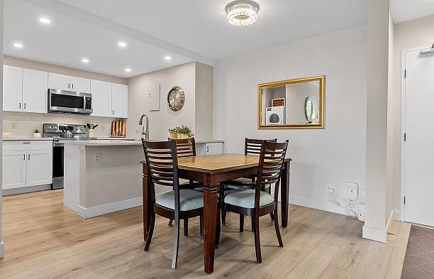 205 2445 W 3rd Avenue Kitsilano