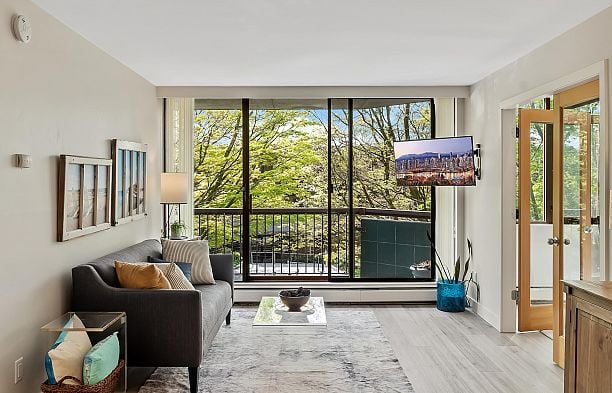 205 2445 W 3rd Avenue Kitsilano