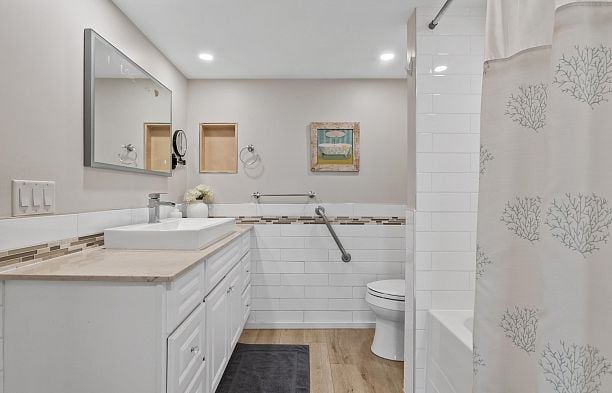 205 2445 W 3rd Avenue Kitsilano