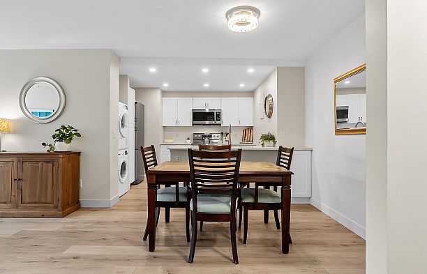 205 2445 W 3rd Avenue Kitsilano