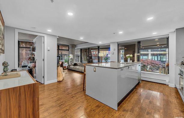 605 128 W Cordova Street Downtown VW