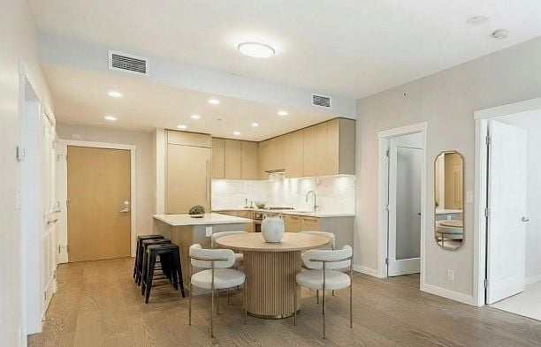 322 3563 Ross Drive University VW