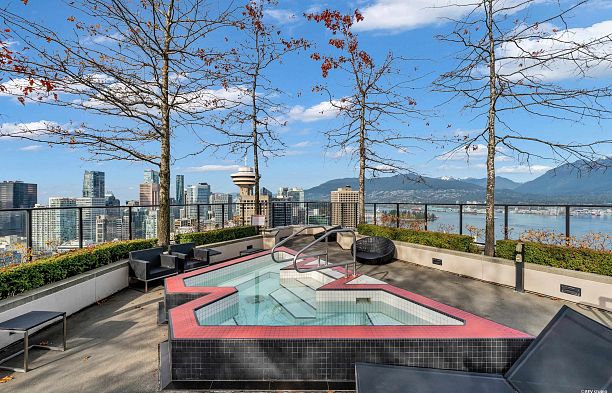 605 128 W Cordova Street Downtown VW