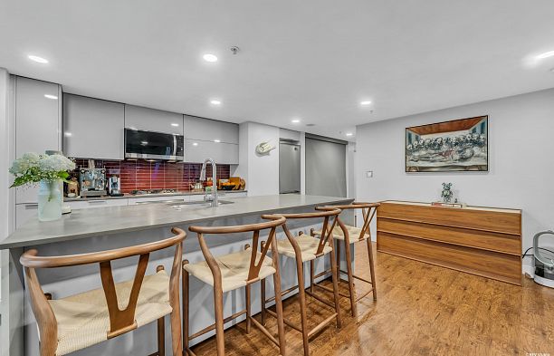 605 128 W Cordova Street Downtown VW