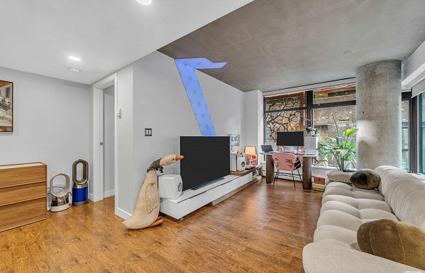 605 128 W Cordova Street Downtown VW