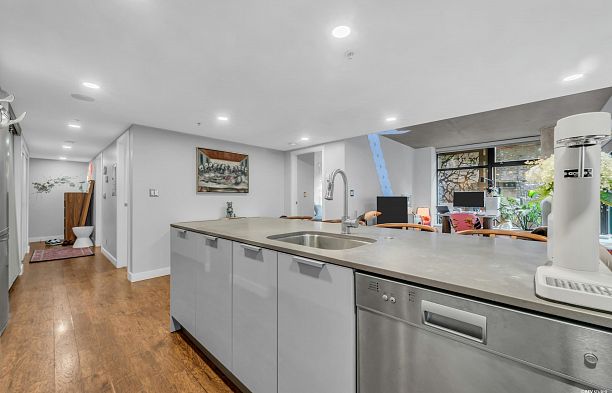 605 128 W Cordova Street Downtown VW