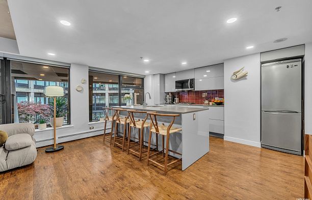 605 128 W Cordova Street Downtown VW