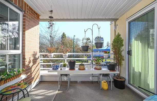 201 2105 W 42nd Avenue Kerrisdale