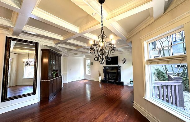 2655 W 37th Avenue MacKenzie Heights