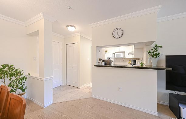 201 2105 W 42nd Avenue Kerrisdale