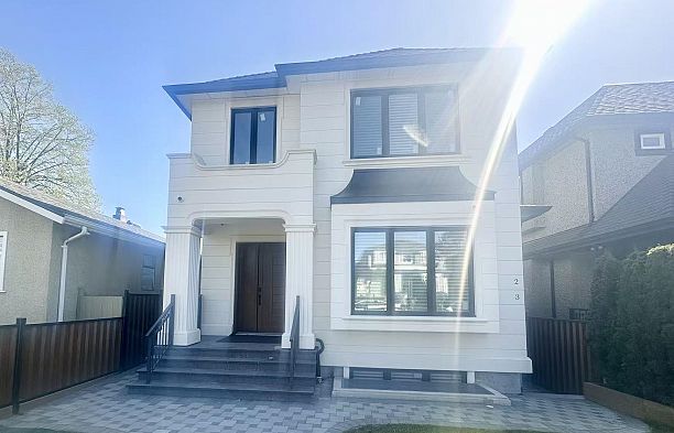 W 45TH AVE, Vancouver BC V5Y 2W1 Oakridge VW