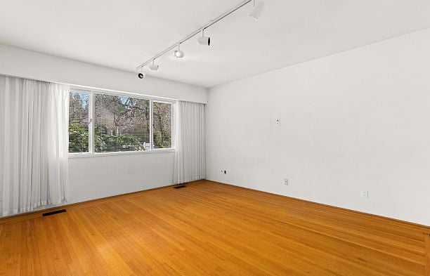 6297 Mackenzie Street Kerrisdale