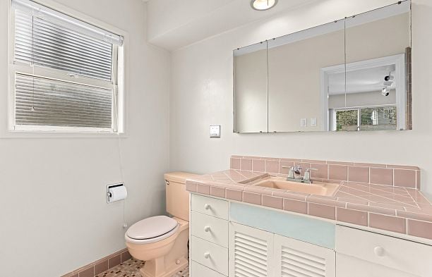 6297 Mackenzie Street Kerrisdale