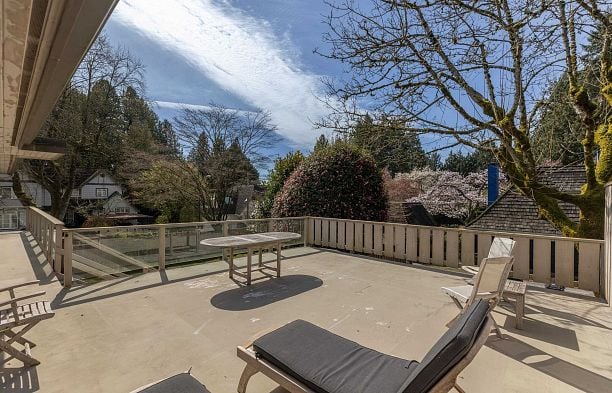 6297 Mackenzie Street Kerrisdale
