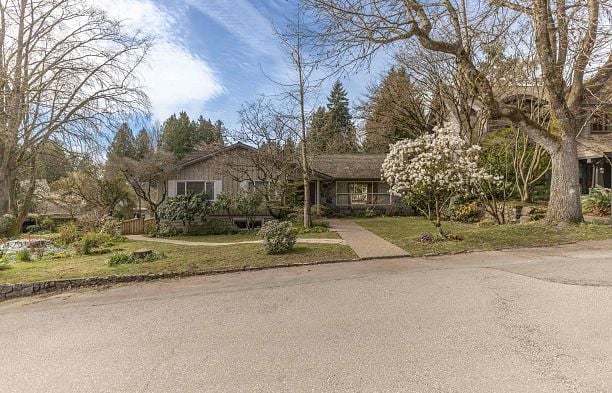 6297 Mackenzie Street Kerrisdale