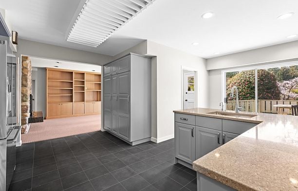 6297 Mackenzie Street Kerrisdale