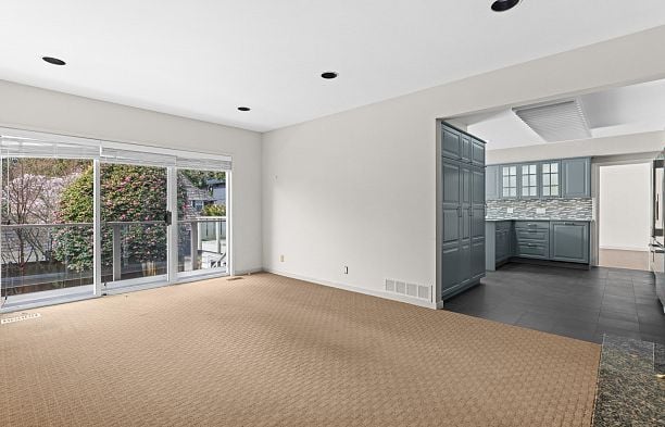 6297 Mackenzie Street Kerrisdale