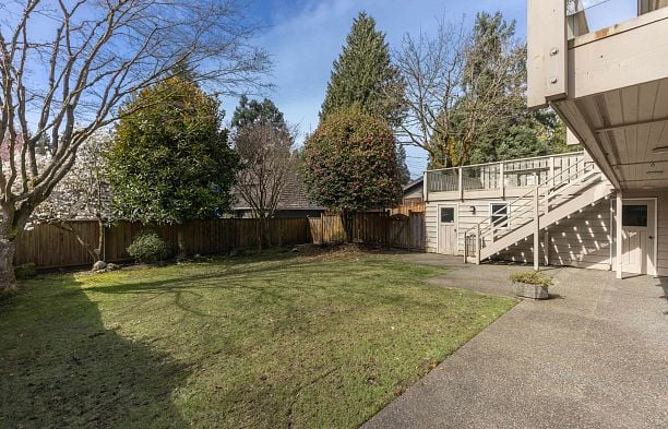 6297 Mackenzie Street Kerrisdale