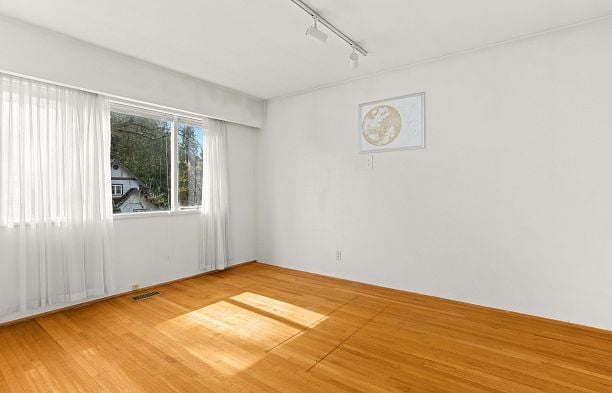 6297 Mackenzie Street Kerrisdale