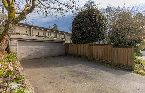 6297 Mackenzie Street Kerrisdale