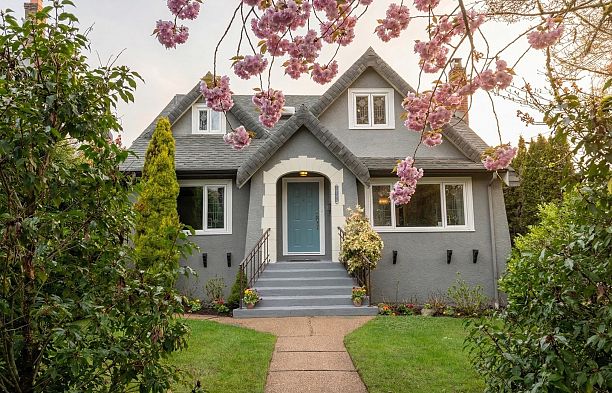 2907 W 30th Avenue MacKenzie Heights