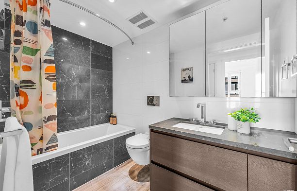 506 1571 W 57th Avenue South Granville